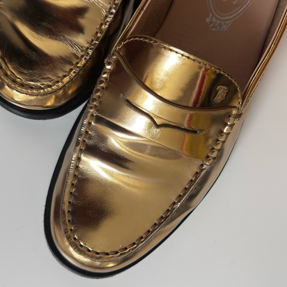 Tod'ss Gold Leather Loafers size 37